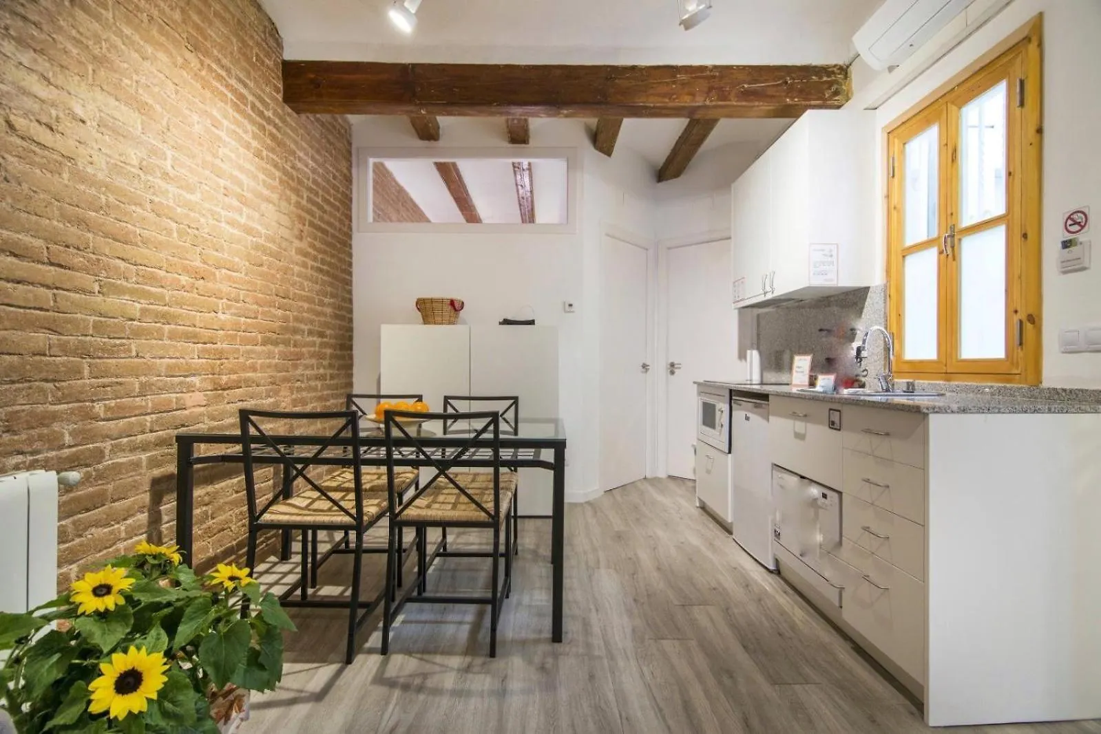 Happy People Ramblas Harbour Apartments Barcelona España