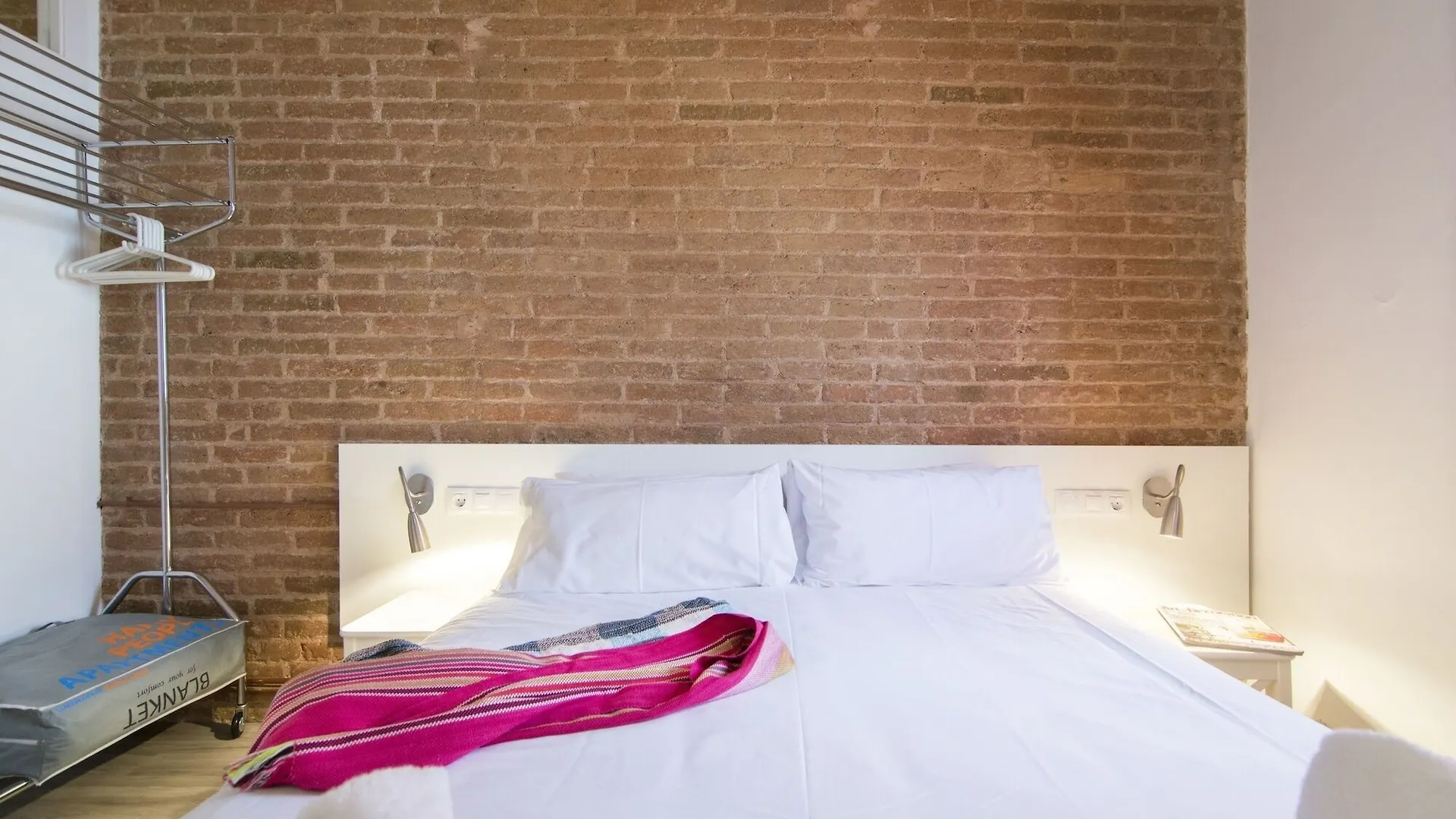 Happy People Ramblas Harbour Apartments Barcelone Espagne